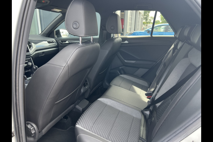 Volkswagen T-Roc 1.5 TSI R-LINE, VIRTUAL COCKPIT, KEYLESS, CAMERA