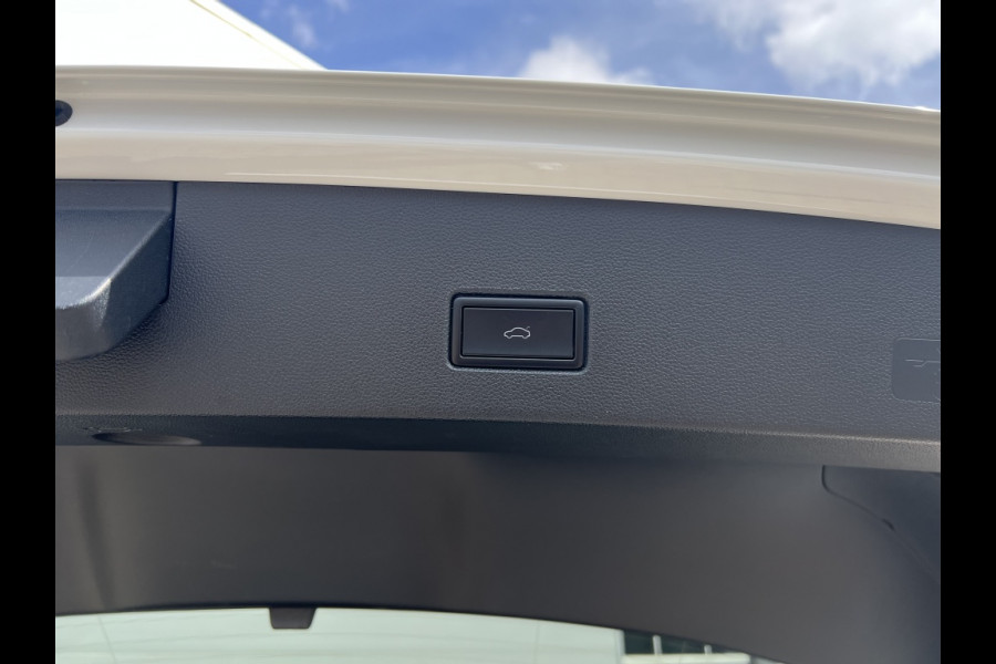 Volkswagen T-Roc 1.5 TSI R-LINE, VIRTUAL COCKPIT, KEYLESS, CAMERA