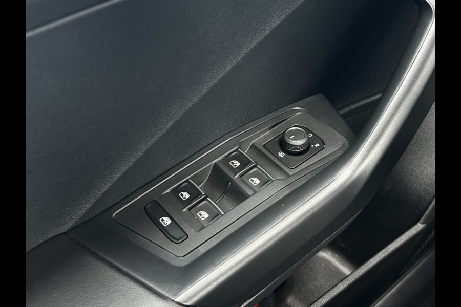 Volkswagen T-Roc 1.5 TSI R-LINE, VIRTUAL COCKPIT, KEYLESS, CAMERA