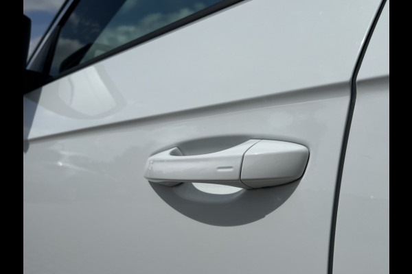 Volkswagen T-Roc 1.5 TSI R-LINE, VIRTUAL COCKPIT, KEYLESS, CAMERA