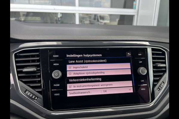 Volkswagen T-Roc 1.5 TSI R-LINE, VIRTUAL COCKPIT, KEYLESS, CAMERA