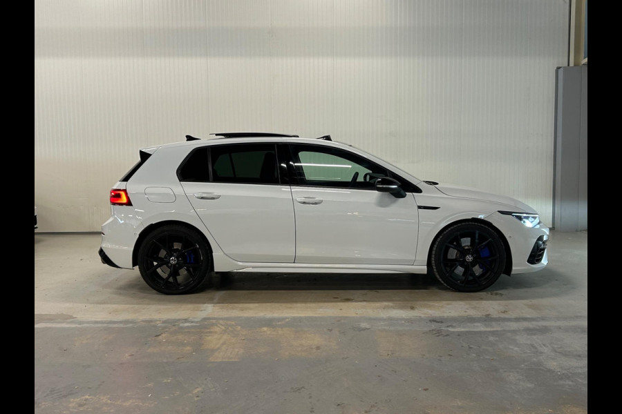 Volkswagen Golf 2.0 TSI R 4Motion | AKRAPOVIC | IQ LIGHTS | HARMAN KARDON | PANO