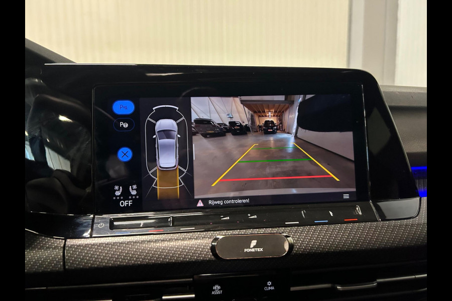 Volkswagen Golf 2.0 TSI R 4Motion | AKRAPOVIC | IQ LIGHTS | HARMAN KARDON | PANO