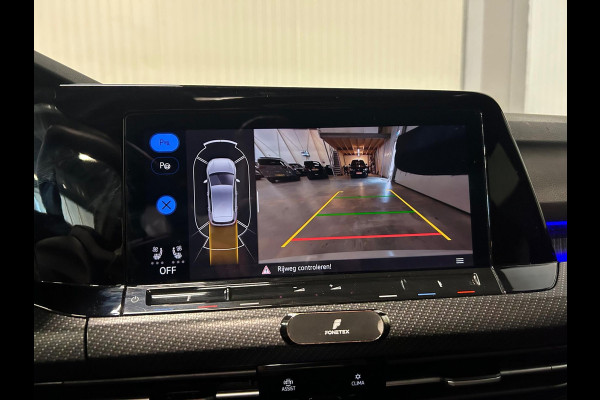 Volkswagen Golf 2.0 TSI R 4Motion | AKRAPOVIC | IQ LIGHTS | HARMAN KARDON | PANO