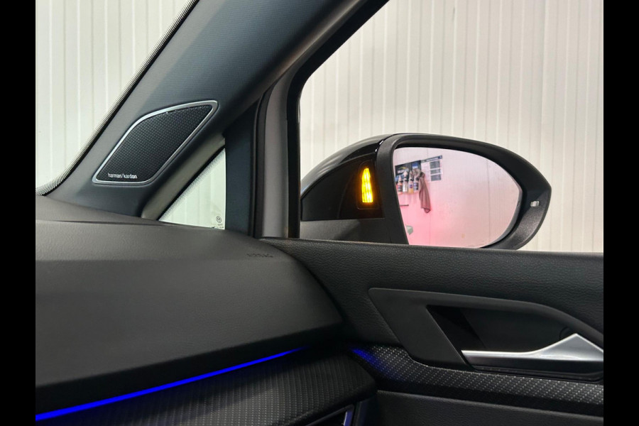 Volkswagen Golf 2.0 TSI R 4Motion | AKRAPOVIC | IQ LIGHTS | HARMAN KARDON | PANO
