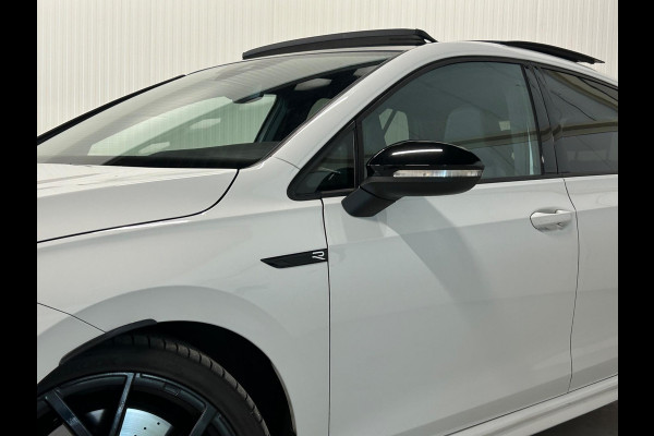 Volkswagen Golf 2.0 TSI R 4Motion | AKRAPOVIC | IQ LIGHTS | HARMAN KARDON | PANO