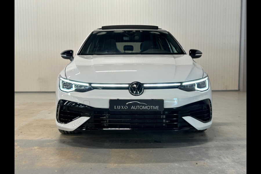 Volkswagen Golf 2.0 TSI R 4Motion | AKRAPOVIC | IQ LIGHTS | HARMAN KARDON | PANO