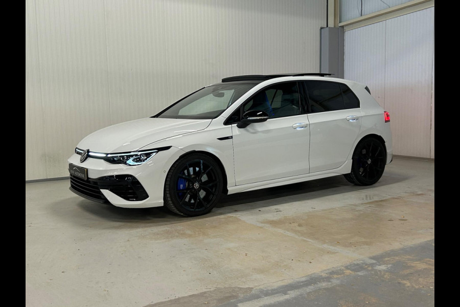 Volkswagen Golf 2.0 TSI R 4Motion | AKRAPOVIC | IQ LIGHTS | HARMAN KARDON | PANO