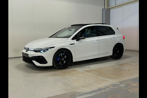 Volkswagen Golf 2.0 TSI R 4Motion | AKRAPOVIC | IQ LIGHTS | HARMAN KARDON | PANO