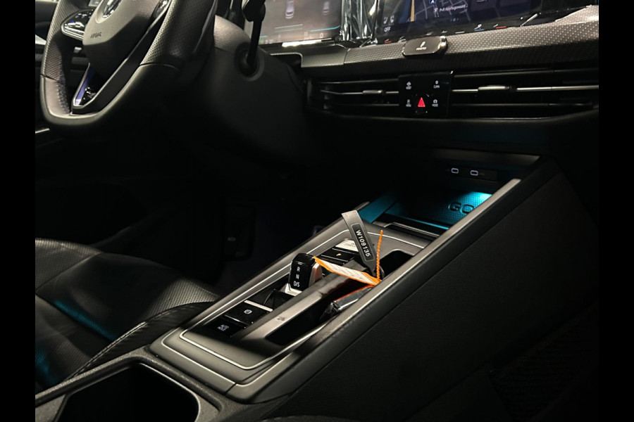 Volkswagen Golf 2.0 TSI R 4Motion | AKRAPOVIC | IQ LIGHTS | HARMAN KARDON | PANO