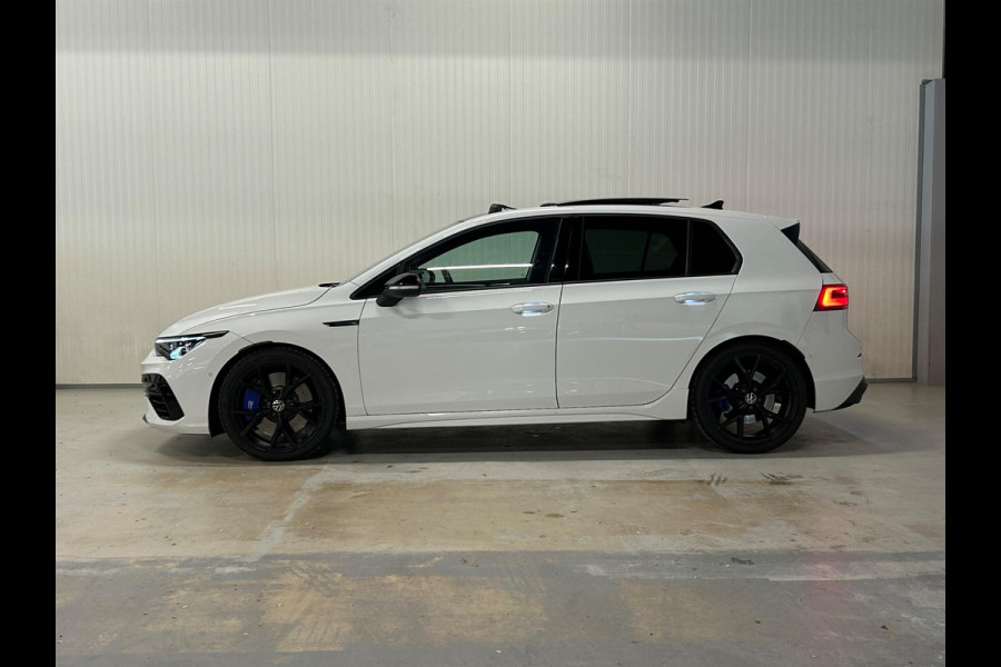 Volkswagen Golf 2.0 TSI R 4Motion | AKRAPOVIC | IQ LIGHTS | HARMAN KARDON | PANO