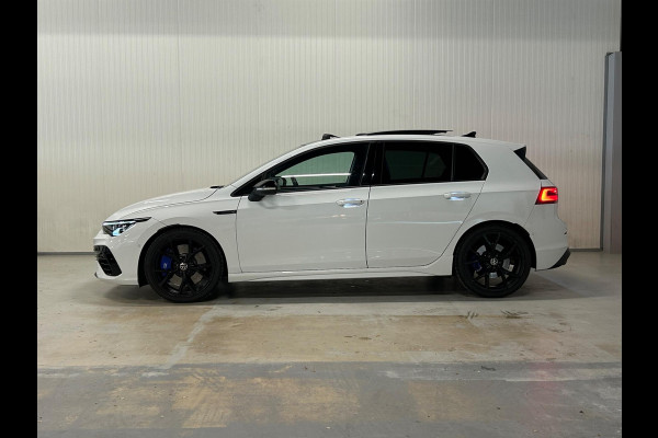 Volkswagen Golf 2.0 TSI R 4Motion | AKRAPOVIC | IQ LIGHTS | HARMAN KARDON | PANO