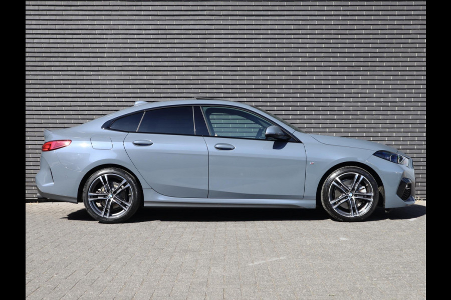 BMW 2 Serie Gran Coupé 220i M Sport High Executive | Panodak | Stuurwiel verwarmd | ambient |