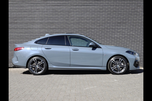 BMW 2 Serie Gran Coupé 220i M Sport High Executive | Panodak | Stuurwiel verwarmd | ambient |