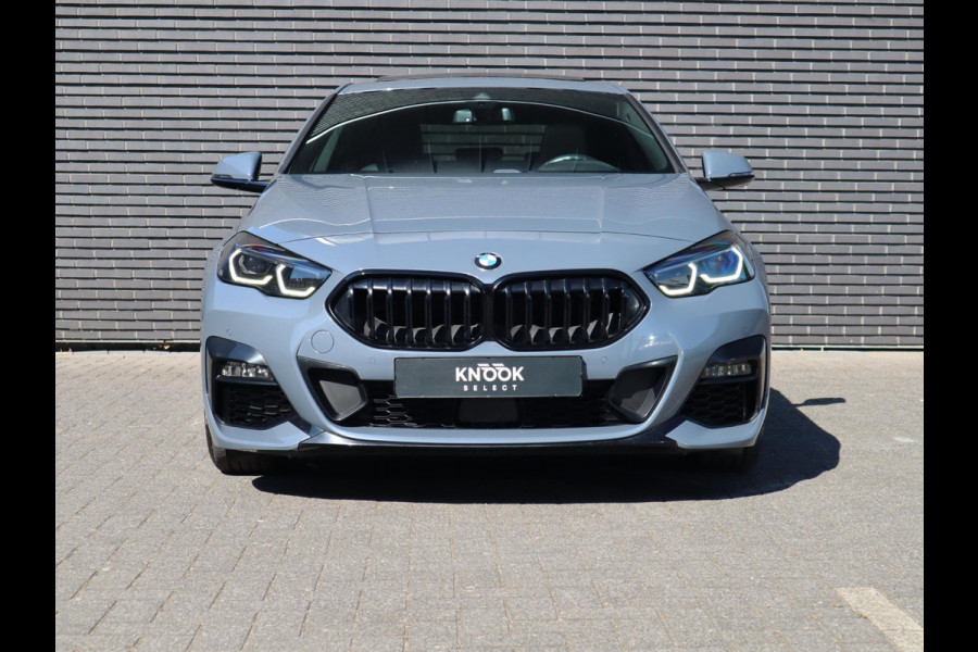 BMW 2 Serie Gran Coupé 220i M Sport High Executive | Panodak | Stuurwiel verwarmd | ambient |