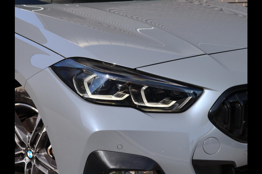 BMW 2 Serie Gran Coupé 220i M Sport High Executive | Panodak | Stuurwiel verwarmd | ambient |