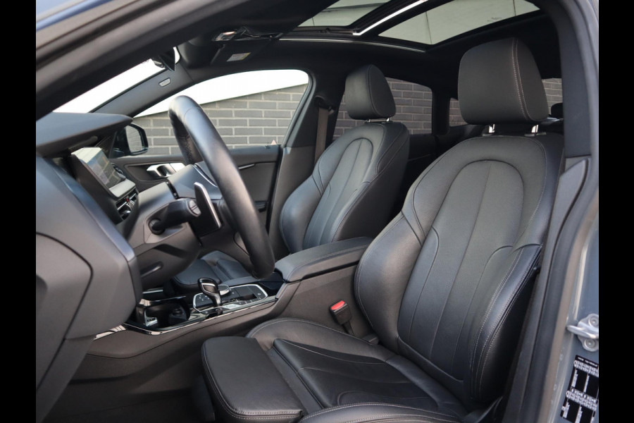 BMW 2 Serie Gran Coupé 220i M Sport High Executive | Panodak | Stuurwiel verwarmd | ambient |