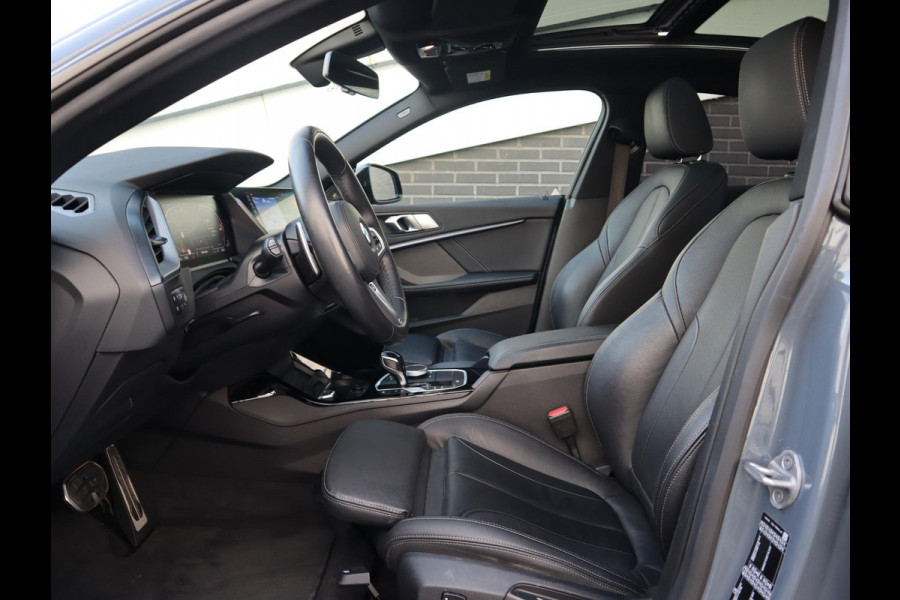BMW 2 Serie Gran Coupé 220i M Sport High Executive | Panodak | Stuurwiel verwarmd | ambient |