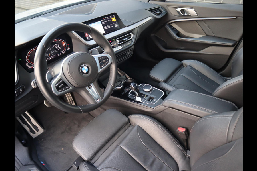 BMW 2 Serie Gran Coupé 220i M Sport High Executive | Panodak | Stuurwiel verwarmd | ambient |