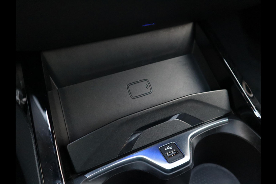 BMW 2 Serie Gran Coupé 220i M Sport High Executive | Panodak | Stuurwiel verwarmd | ambient |