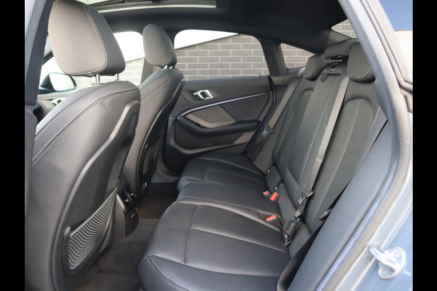 BMW 2 Serie Gran Coupé 220i M Sport High Executive | Panodak | Stuurwiel verwarmd | ambient |