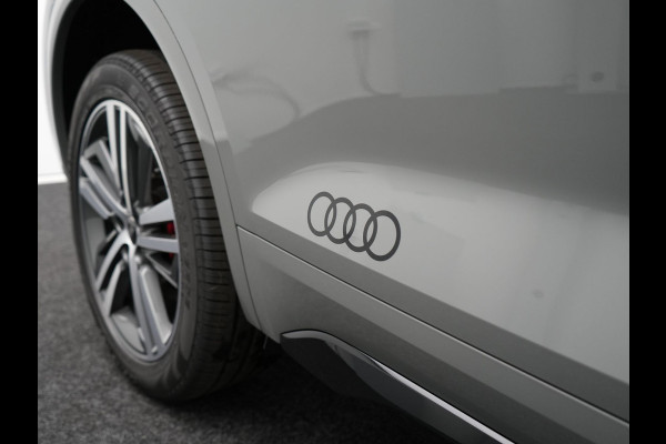 Audi Q5 Sportback 50 TFSI e S Line Plug In Hybrid Dealer O.H PHEV | Trekhaak af Fabriek | Adaptive Cruise | Matrix LED | 20"L.M | Lederen Sportstoelen Verwarmd | Virtual | Keyless |