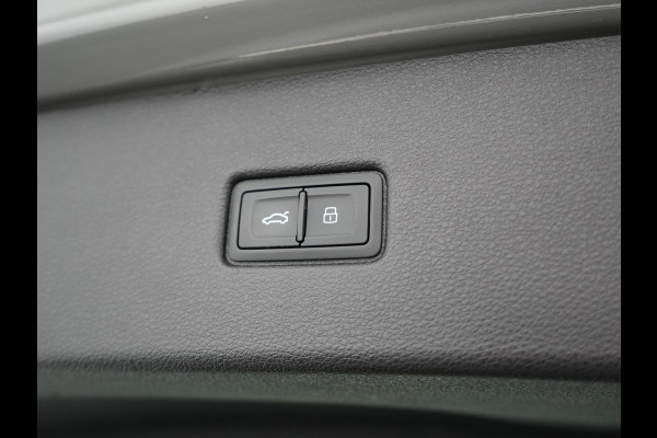 Audi Q5 Sportback 50 TFSI e S Line Plug In Hybrid Dealer O.H PHEV | Trekhaak af Fabriek | Adaptive Cruise | Matrix LED | 20"L.M | Lederen Sportstoelen Verwarmd | Virtual | Keyless |