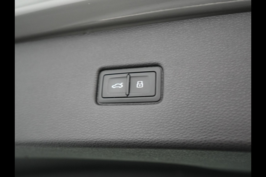 Audi Q5 Sportback 50 TFSI e S Line Plug In Hybrid Dealer O.H PHEV | Trekhaak af Fabriek | Adaptive Cruise | Matrix LED | 20"L.M | Lederen Sportstoelen Verwarmd | Virtual | Keyless |