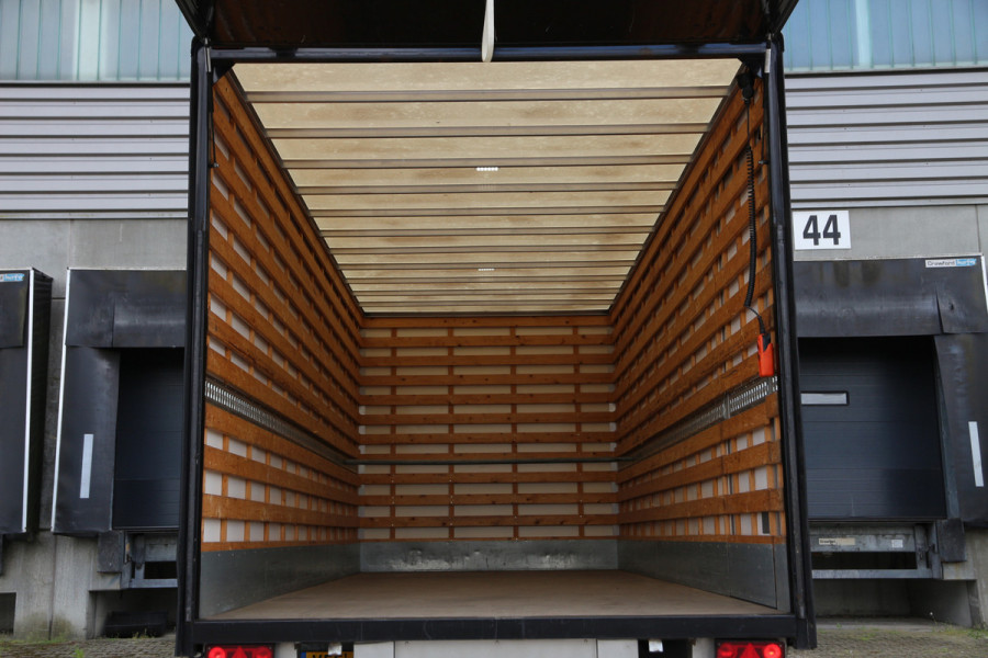 Volkswagen Crafter 50 2.0 TDI 177 | Aut. | 610x223x223 | 2.250kg laadvermogen | Clixtar | Uniek!!