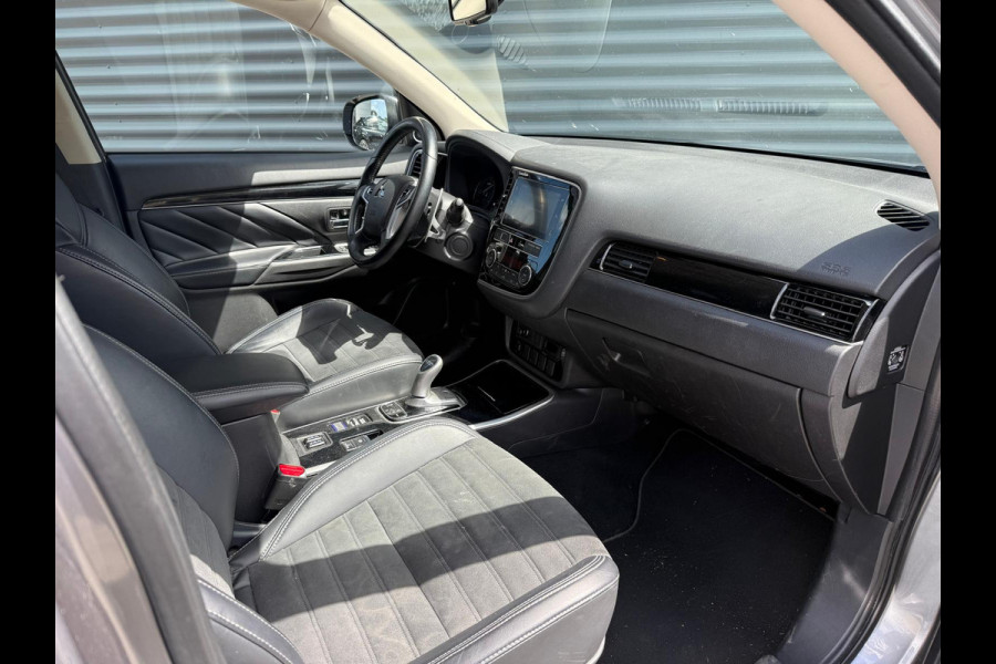 Mitsubishi Outlander 2.4 Intense Plug in Hybrid 225pk PHEV | Trekhaak Afneembaar | Carplay | Parkeersensoren | Stoelverwarming | Camera | Cruise Control | Climate Control | DAB |