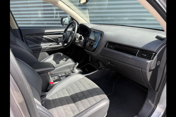 Mitsubishi Outlander 2.4 Intense Plug in Hybrid 225pk PHEV | Trekhaak Afneembaar | Carplay | Parkeersensoren | Stoelverwarming | Camera | Cruise Control | Climate Control | DAB |