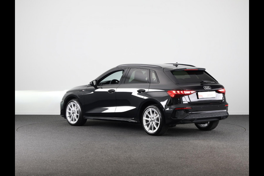 Audi A3 Sportback 40 TFSI e S edition 204 pk S-tronic | Verlengde garantie | Navigatie | Trekhaak (afneembaar) | Parkeersensoren (Park assist) | Adaptieve cruise control | Stoelverwarming | S-line |