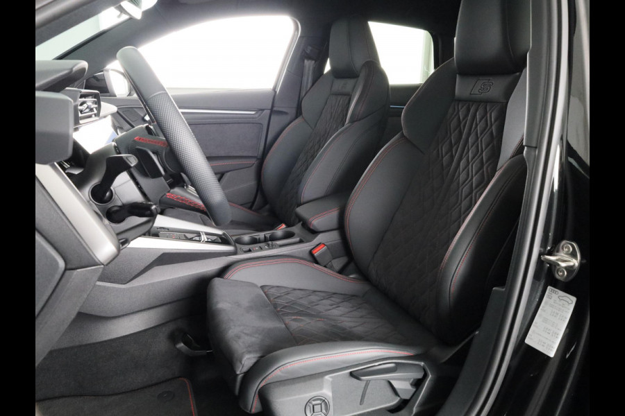 Audi A3 Sportback 40 TFSI e S edition 204 pk S-tronic | Verlengde garantie | Navigatie | Trekhaak (afneembaar) | Parkeersensoren (Park assist) | Adaptieve cruise control | Stoelverwarming | S-line |