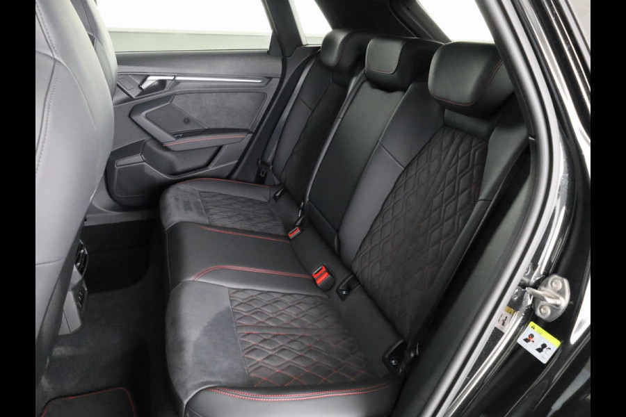 Audi A3 Sportback 40 TFSI e S edition 204 pk S-tronic | Verlengde garantie | Navigatie | Trekhaak (afneembaar) | Parkeersensoren (Park assist) | Adaptieve cruise control | Stoelverwarming | S-line |