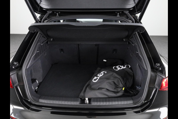 Audi A3 Sportback 40 TFSI e S edition 204 pk S-tronic | Verlengde garantie | Navigatie | Trekhaak (afneembaar) | Parkeersensoren (Park assist) | Adaptieve cruise control | Stoelverwarming | S-line |