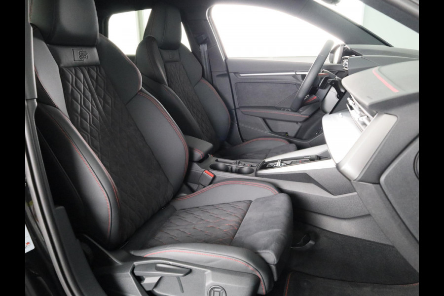 Audi A3 Sportback 40 TFSI e S edition 204 pk S-tronic | Verlengde garantie | Navigatie | Trekhaak (afneembaar) | Parkeersensoren (Park assist) | Adaptieve cruise control | Stoelverwarming | S-line |
