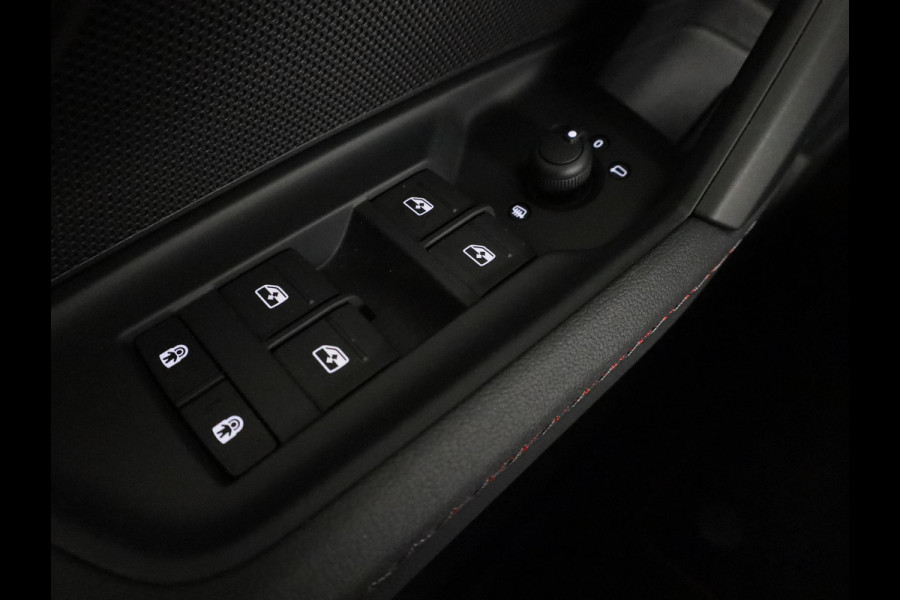 Audi A3 Sportback 40 TFSI e S edition 204 pk S-tronic | Verlengde garantie | Navigatie | Trekhaak (afneembaar) | Parkeersensoren (Park assist) | Adaptieve cruise control | Stoelverwarming | S-line |