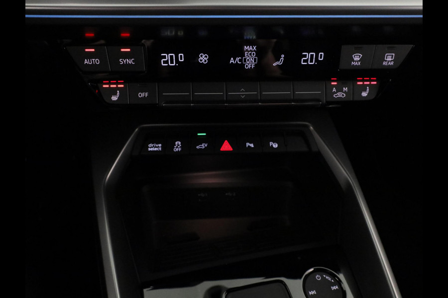 Audi A3 Sportback 40 TFSI e S edition 204 pk S-tronic | Verlengde garantie | Navigatie | Trekhaak (afneembaar) | Parkeersensoren (Park assist) | Adaptieve cruise control | Stoelverwarming | S-line |