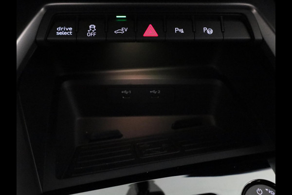 Audi A3 Sportback 40 TFSI e S edition 204 pk S-tronic | Verlengde garantie | Navigatie | Trekhaak (afneembaar) | Parkeersensoren (Park assist) | Adaptieve cruise control | Stoelverwarming | S-line |