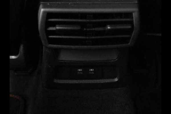 Audi A3 Sportback 40 TFSI e S edition 204 pk S-tronic | Verlengde garantie | Navigatie | Trekhaak (afneembaar) | Parkeersensoren (Park assist) | Adaptieve cruise control | Stoelverwarming | S-line |