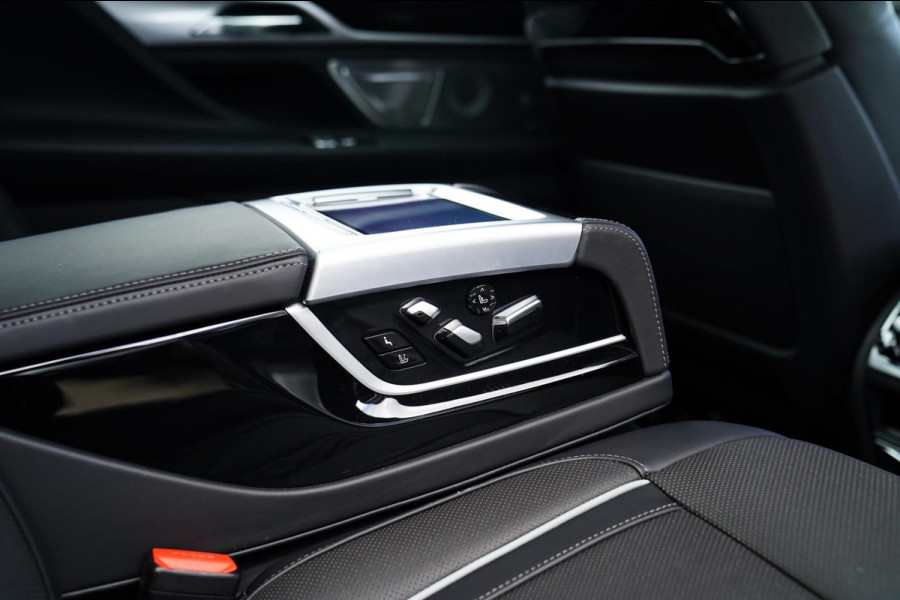 BMW 7 Serie M760Li xDrive High Executive | Massage | TV | Koelbox | HuD | BMW Drive Assisted | 360 cam | Stoelkoeling | Bowers |