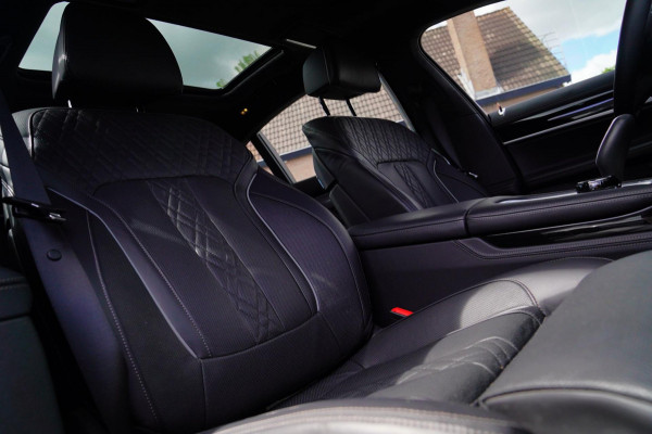 BMW 7 Serie M760Li xDrive High Executive | Massage | TV | Koelbox | HuD | BMW Drive Assisted | 360 cam | Stoelkoeling | Bowers |