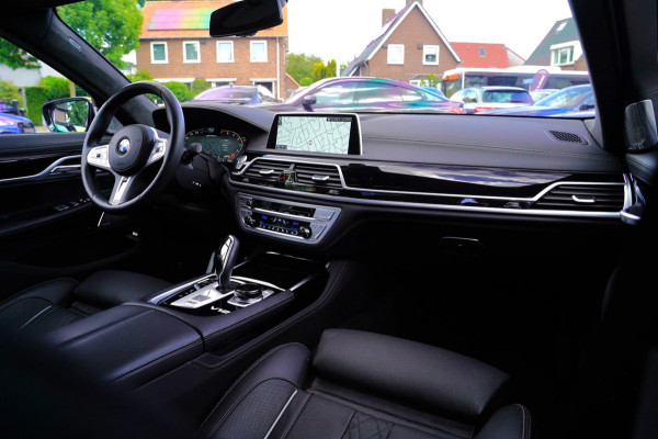 BMW 7 Serie M760Li xDrive High Executive | Massage | TV | Koelbox | HuD | BMW Drive Assisted | 360 cam | Stoelkoeling | Bowers |