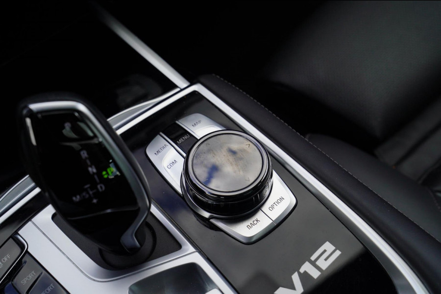 BMW 7 Serie M760Li xDrive High Executive | Massage | TV | Koelbox | HuD | BMW Drive Assisted | 360 cam | Stoelkoeling | Bowers |