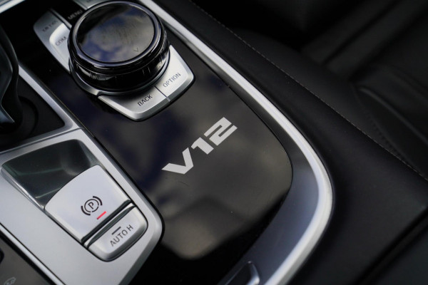 BMW 7 Serie M760Li xDrive High Executive | Massage | TV | Koelbox | HuD | BMW Drive Assisted | 360 cam | Stoelkoeling | Bowers |