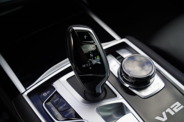 BMW 7 Serie M760Li xDrive High Executive | Massage | TV | Koelbox | HuD | BMW Drive Assisted | 360 cam | Stoelkoeling | Bowers |