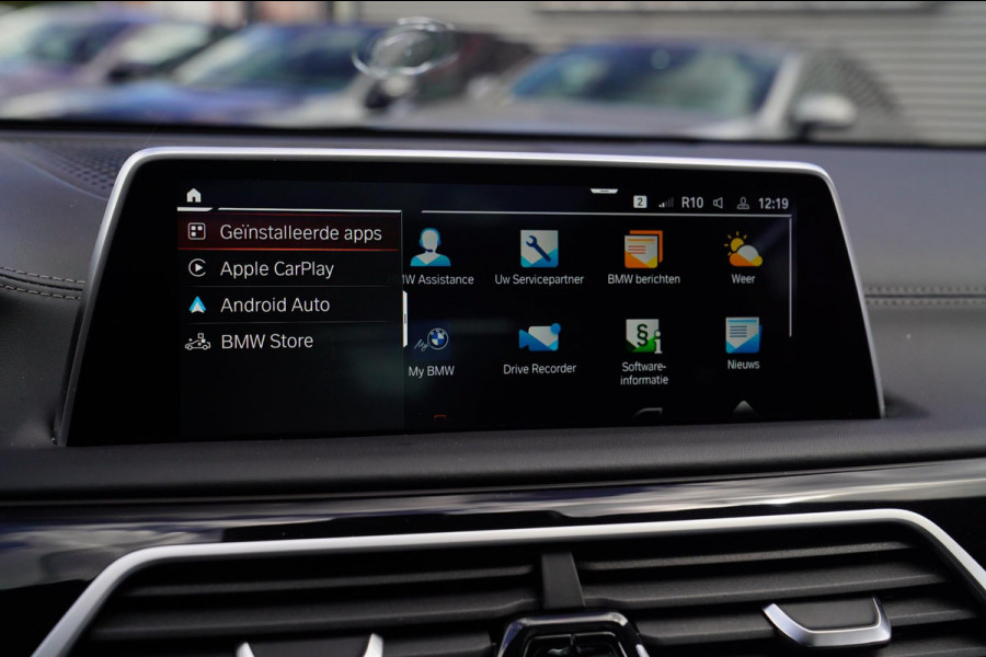 BMW 7 Serie M760Li xDrive High Executive | Massage | TV | Koelbox | HuD | BMW Drive Assisted | 360 cam | Stoelkoeling | Bowers |