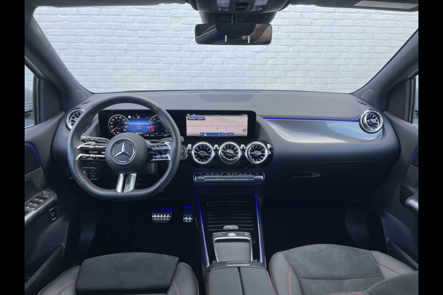 Mercedes-Benz B-Klasse 200 AMG Line | Pano | Trekhaak | Camera | Ambient Light | Dodehoek | Keyless