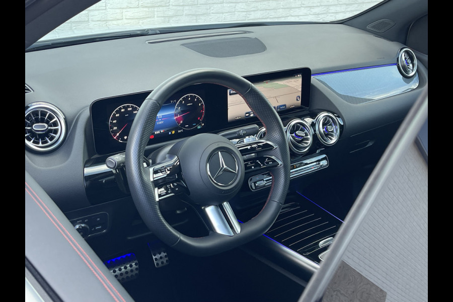 Mercedes-Benz B-Klasse 200 AMG Line | Pano | Trekhaak | Camera | Ambient Light | Dodehoek | Keyless