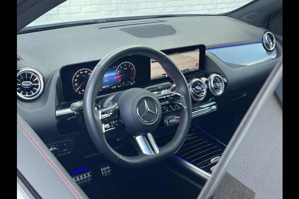 Mercedes-Benz B-Klasse 200 AMG Line | Pano | Trekhaak | Camera | Ambient Light | Dodehoek | Keyless
